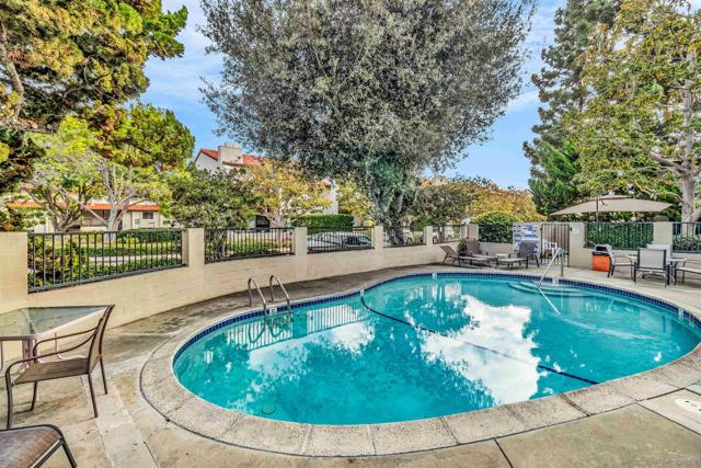 2507 Navarra Dr, Carlsbad CA: https://media.crmls.org/mediaz/f2f82833-d6de-45a6-82f8-881f3112aa7c.jpg