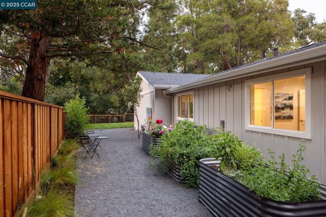 706 St Marys Road, Lafayette CA: https://media.crmls.org/mediaz/f2f991cf-95fb-442d-a480-bda8e90abc39.jpg