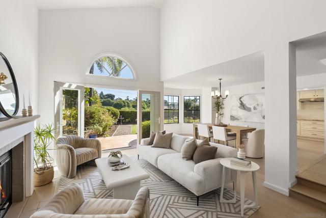 1240 Ladera Linda, Del Mar CA: https://media.crmls.org/mediaz/f2fa7a23-2c08-41ad-bbca-cd4f900fcfbe.jpg