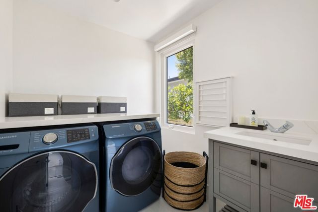 1244 Stradella Road, Los Angeles CA: https://media.crmls.org/mediaz/f2fad492-2e75-49d2-8f58-3d3c6989cd5a.jpg