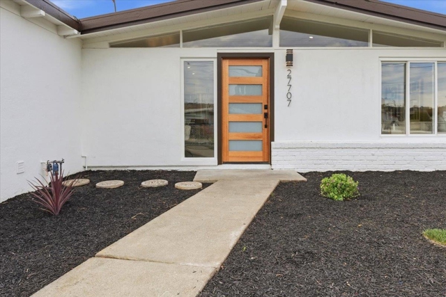 27707 La Porte Ave, Hayward CA: https://media.crmls.org/mediaz/f2fbfa96-2b6e-41cf-b3b5-28650bea976b.jpg