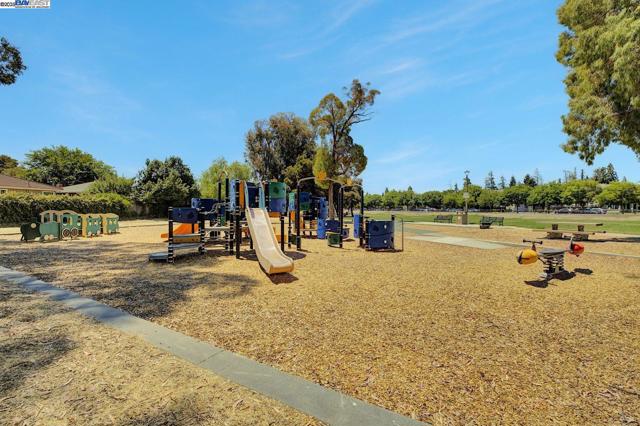 445 S 22Nd St, San Jose CA: https://media.crmls.org/mediaz/f2fc11a5-07c5-452a-9596-981596b82a22.jpg