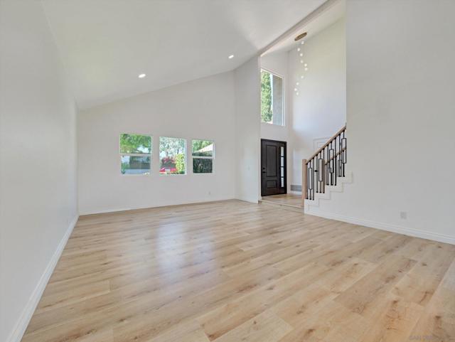995 Bluecrest St, Corona CA: https://media.crmls.org/mediaz/f2fc43a4-7ec5-4e92-9387-cebe2ce09c10.jpg