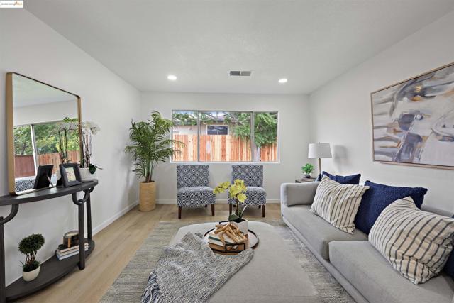 236 Larkspur, Fairfield CA: https://media.crmls.org/mediaz/f2fc5b2f-a28b-4c31-a642-ed9dc8af35ef.jpg