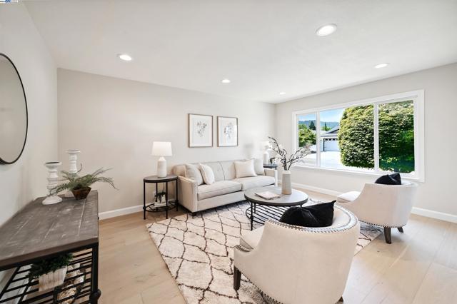 4531 Harper Ct, Pleasanton CA: https://media.crmls.org/mediaz/f2fc8407-46f2-409d-b814-9833a84cb355.jpg