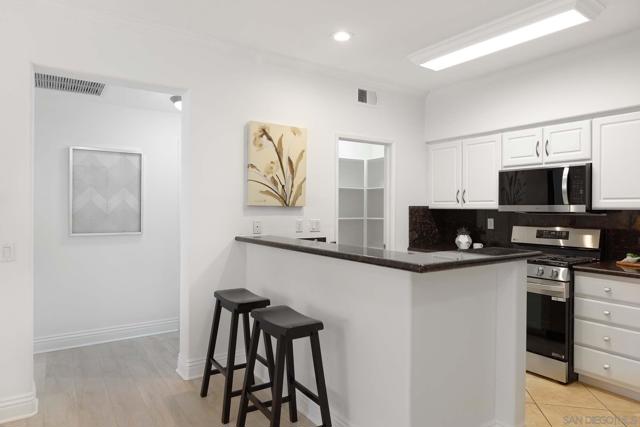12376 Carmel Country Rd, San Diego CA: https://media.crmls.org/mediaz/f2fd210b-3baa-4c24-a6d4-e6150ff152df.jpg