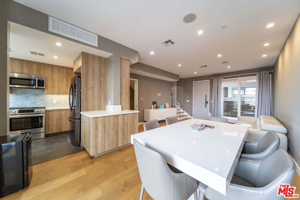 1015 Figueroa Terrace 2, Los Angeles, CA 90012