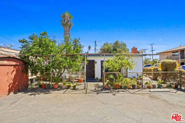 5503 Maywood Avenue, Maywood CA: https://media.crmls.org/mediaz/f2fe0066-a74e-4271-8d1c-3141490bd587.jpg