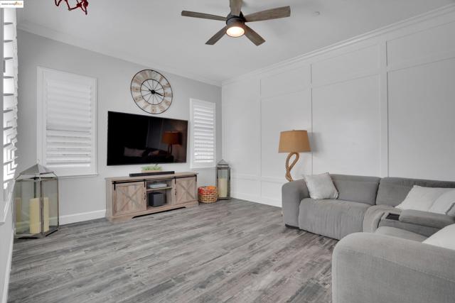 542 Harbor Cove Cir, Discovery Bay CA: https://media.crmls.org/mediaz/f2fe1576-cac7-4857-92bc-a3bb47531b47.jpg