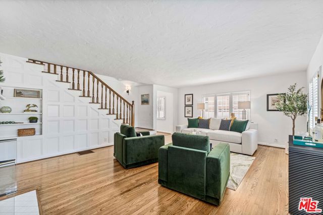 217 17th Street, Santa Monica CA: https://media.crmls.org/mediaz/f2fe1c6a-3ab6-41f7-ae96-7eb94e38af7e.jpg
