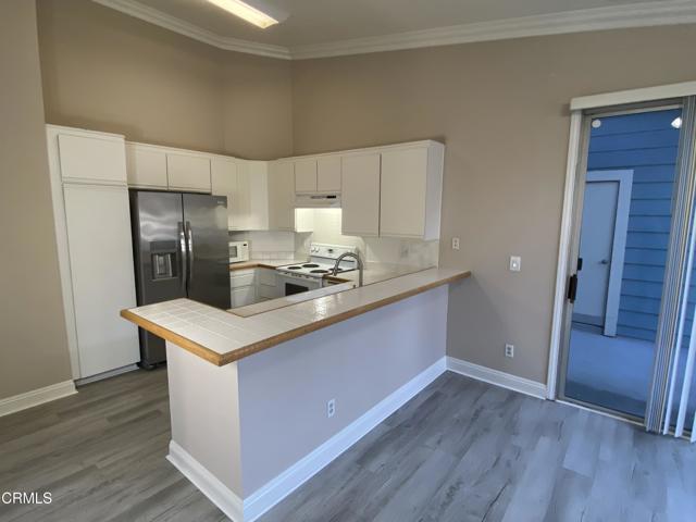 Detail Gallery Image 7 of 24 For 2394 Pleasant Way #J,  Thousand Oaks,  CA 91362 - 2 Beds | 1 Baths