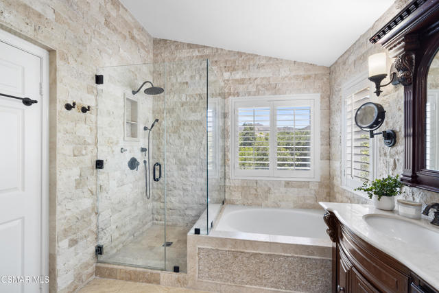 3206 Clarita Court, Thousand Oaks CA: https://media.crmls.org/mediaz/f2fee8e1-c75b-4f6b-9dce-e04dabacc3f6.jpg