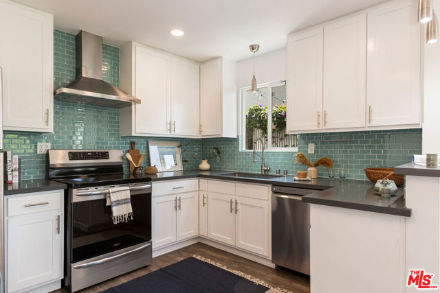 450 Rustic Drive, Los Angeles CA: https://media.crmls.org/mediaz/f2ff0436-65ff-4dac-816a-bd8143b61cb5.jpg