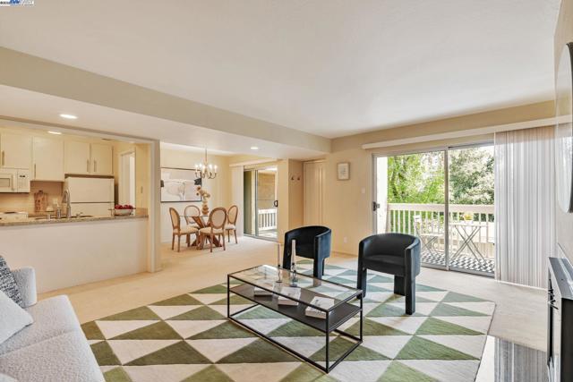 675 Sharon Park Dr, Menlo Park CA: https://media.crmls.org/mediaz/f2ff6d3f-42ce-4f24-b270-b08b8029ab75.jpg