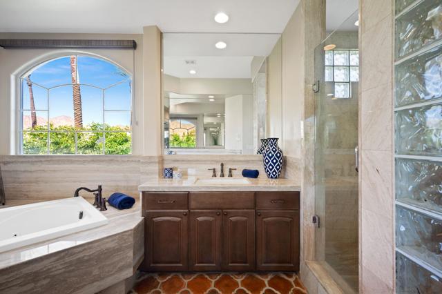 79005 Via San Clara, La Quinta CA: https://media.crmls.org/mediaz/f2ff816f-7c85-49d6-9be5-d08456d5c995.jpg