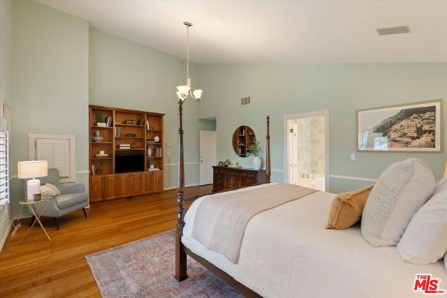 Image 13 of 27 For 850 Burrell Street