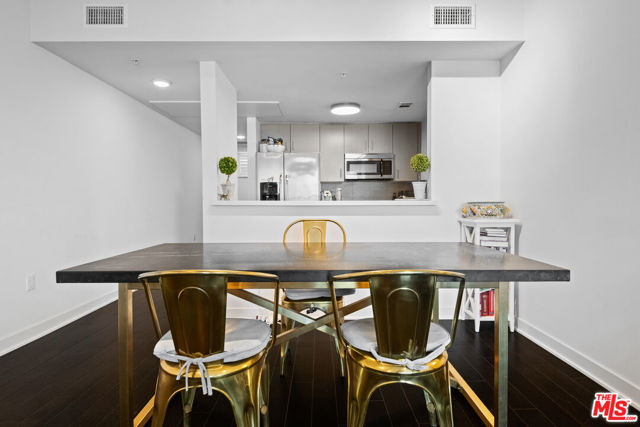 436 S Virgil Avenue, Los Angeles CA: https://media.crmls.org/mediaz/f300131c-47f2-4b3f-b58c-053926746c17.jpg