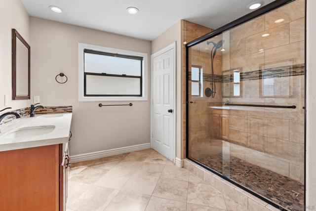 16345 Bassett Ct, Ramona CA: https://media.crmls.org/mediaz/f30022ef-890b-4ae4-8b8e-02a432dc669d.jpg