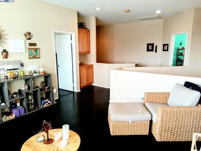 24350 Lorenzo Ln,  CA: https://media.crmls.org/mediaz/f300a466-37ce-46a4-9da9-49704711f520.jpg