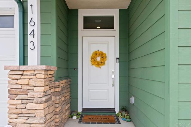 1643 Raecorte Place, Escondido CA: https://media.crmls.org/mediaz/f3010c56-27d1-479b-8e77-57fd114a5a49.jpg