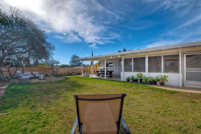 229 Yacon Street, Vista CA: https://media.crmls.org/mediaz/f3011283-e6a8-4bd1-8d54-3136d6104cd6.jpg
