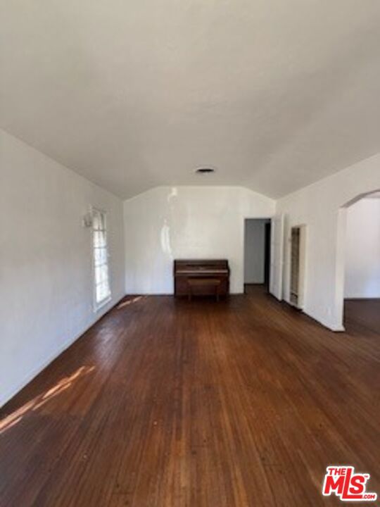 13103 Vaughn Street photo 3