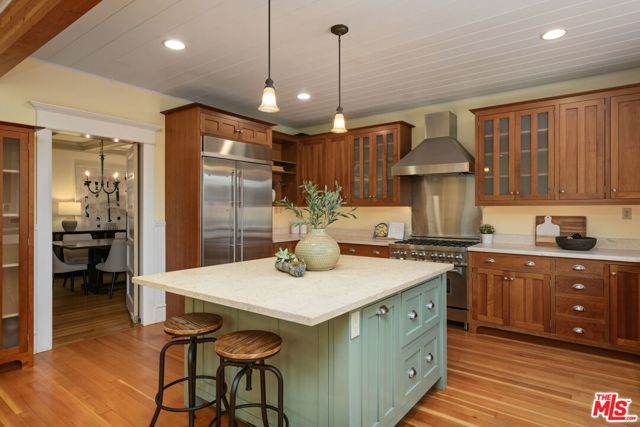 21 Park Avenue, Venice CA: https://media.crmls.org/mediaz/f3012f25-860e-424e-bbb3-80b82835f799.jpg