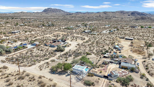 5797 Linda Lee Drive, Yucca Valley CA: https://media.crmls.org/mediaz/f3022bc8-50d2-443c-b310-9ecc13a25228.jpg