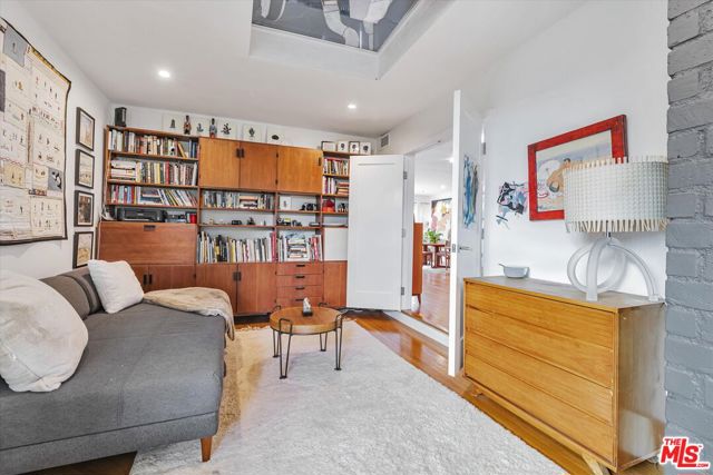 2316 Laurelmont Place, Los Angeles CA: https://media.crmls.org/mediaz/f3024874-9f48-4009-a7c0-da3be93a1a40.jpg
