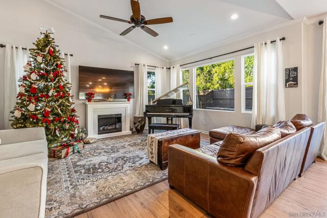 2769 Overlook Point Dr, Escondido CA: https://media.crmls.org/mediaz/f302bdec-9e35-4862-bd9b-6a3fbe1f6ab7.jpg