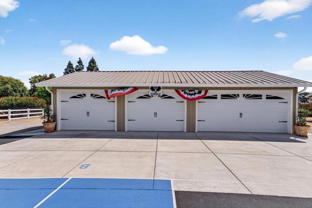 12315 Harding Avenue, San Martin CA: https://media.crmls.org/mediaz/f302ca39-4280-4f55-b5f6-6a47986859fb.jpg