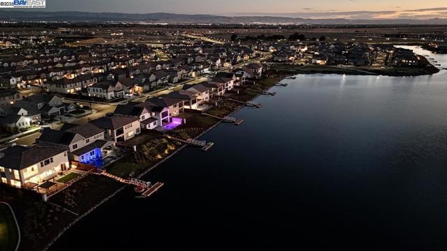 2859 Wylin Blvd, Lathrop CA: https://media.crmls.org/mediaz/f302ee52-f1b5-4a90-942b-7e38e28cdaa5.jpg