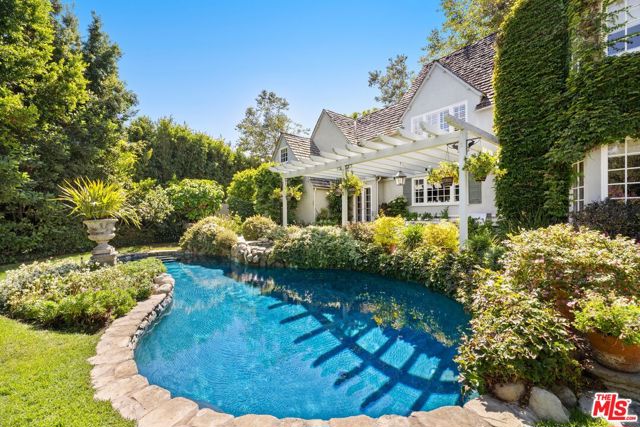 616 Perugia Way, Los Angeles CA: https://media.crmls.org/mediaz/f3033e28-6895-4a4a-9410-d8dc9f3e17b8.jpg
