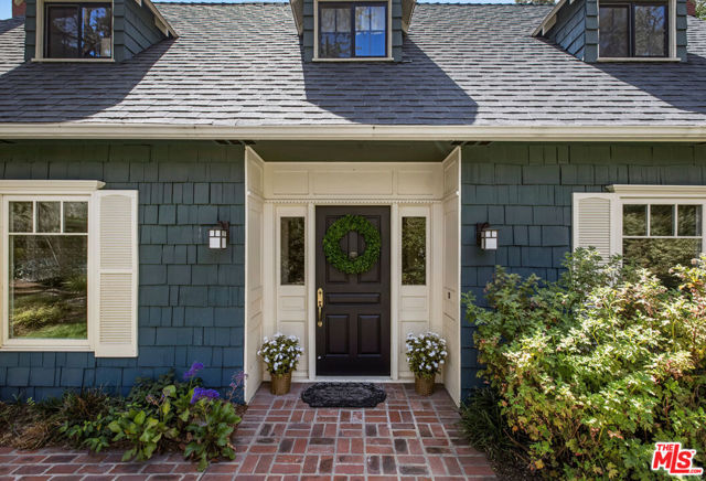 2555 N Altadena Drive, Altadena CA: https://media.crmls.org/mediaz/f3034b63-4c27-432f-bedc-5ae32dd8dd75.jpg