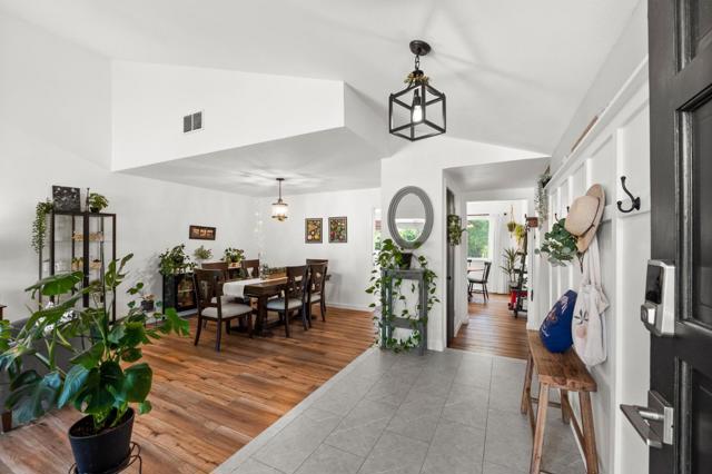 1 Malibu Court, Clayton CA: https://media.crmls.org/mediaz/f3044816-344e-41ec-ada3-433dd9b6b80f.jpg