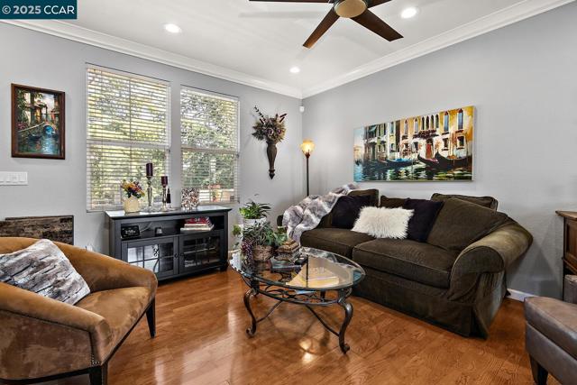 26 Warhol Way, Pleasant Hill CA: https://media.crmls.org/mediaz/f30479c6-ddea-423e-b16e-6d65e79d60d7.jpg