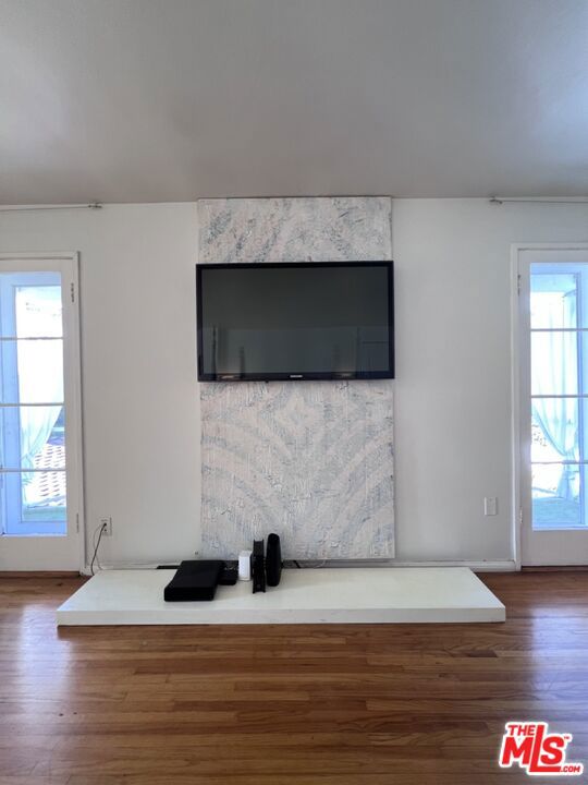 219 Winchester Avenue, Glendale CA: https://media.crmls.org/mediaz/f304d30b-dcce-4ff5-9d1f-8c765bb094d1.jpg