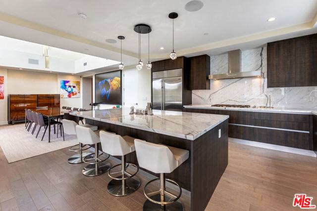 460 N Palm Drive, Beverly Hills CA: https://media.crmls.org/mediaz/f3058ed2-6988-4a59-9655-264a081ed7c1.jpg