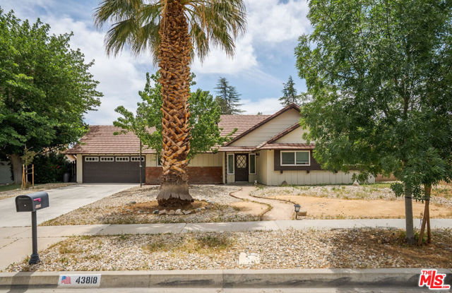 43818 Halcom Avenue, Lancaster CA: https://media.crmls.org/mediaz/f305d803-da80-488a-8c70-2c0a488ff3cf.jpg
