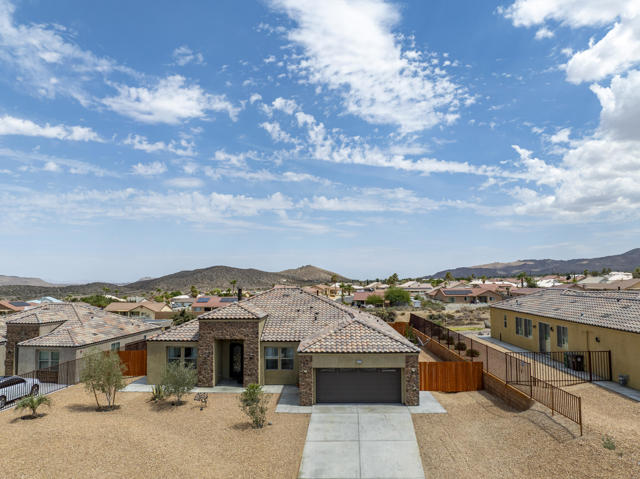8680 Monument View Drive, Yucca Valley CA: https://media.crmls.org/mediaz/f305e034-ec52-42a2-814e-a6f6d6f16950.jpg