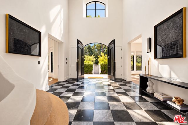 8 Oakmont Drive, Los Angeles CA: https://media.crmls.org/mediaz/f30622f9-0345-4f6d-9030-2771f0f09da2.jpg
