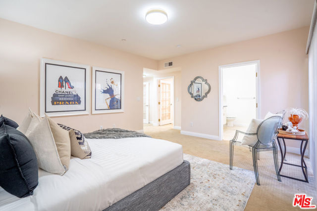616 S Wilton Place, Los Angeles CA: https://media.crmls.org/mediaz/f3067b75-ef98-47e9-a708-ddd92c5ba812.jpg