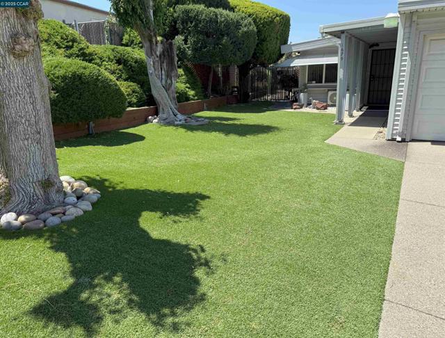 1679 Sarah Dr, Pinole CA: https://media.crmls.org/mediaz/f306d332-43ee-4010-99ab-abf8c5f02adc.jpg
