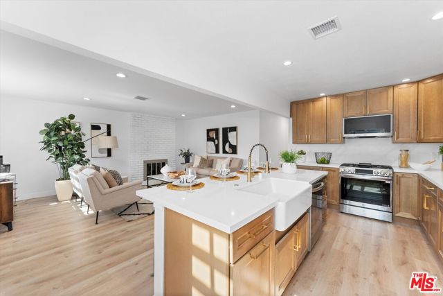3815 W 60th Street, Los Angeles CA: https://media.crmls.org/mediaz/f307b2bf-e238-403b-9fbc-8fddbd8576a7.jpg