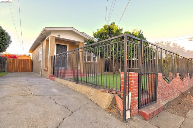 Image 3 of 27 For 3521 Midvale Ave