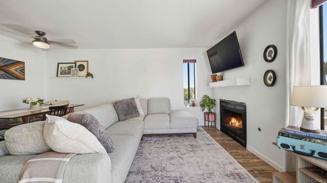 Detail Gallery Image 3 of 32 For 2956 C St #15,  San Diego,  CA 92102 - 2 Beds | 1/1 Baths