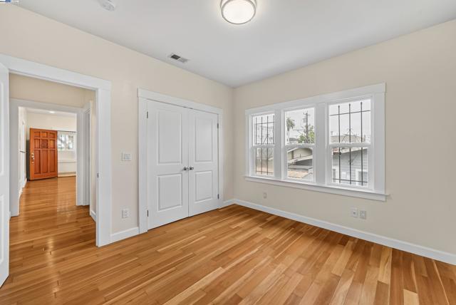 931 E 23Rd St, Oakland CA: https://media.crmls.org/mediaz/f308873d-0ef9-4fe3-969e-a403e0c06193.jpg
