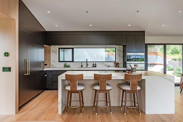 26896 Alejandro Drive, Los Altos Hills CA: https://media.crmls.org/mediaz/f309618c-c8a7-49f3-ac80-a61813228049.jpg