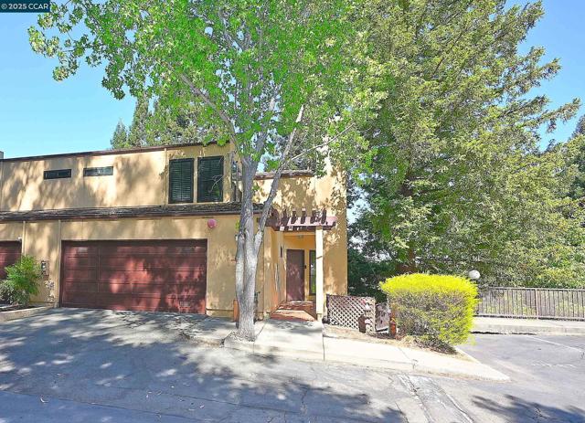 3279 Mt Diablo Ct, Lafayette CA: https://media.crmls.org/mediaz/f309df6a-e273-4056-86bf-28be6320278a.jpg