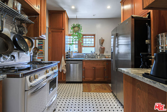 132 N Avenue 57, Los Angeles CA: https://media.crmls.org/mediaz/f30a0246-1a59-4045-8992-34174610ed69.jpg